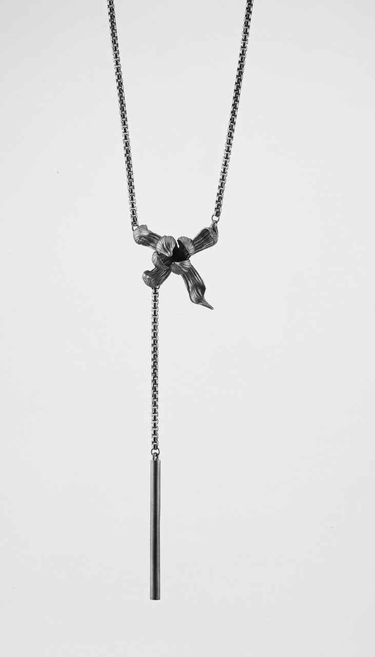 Black Magnolia Essence Choker