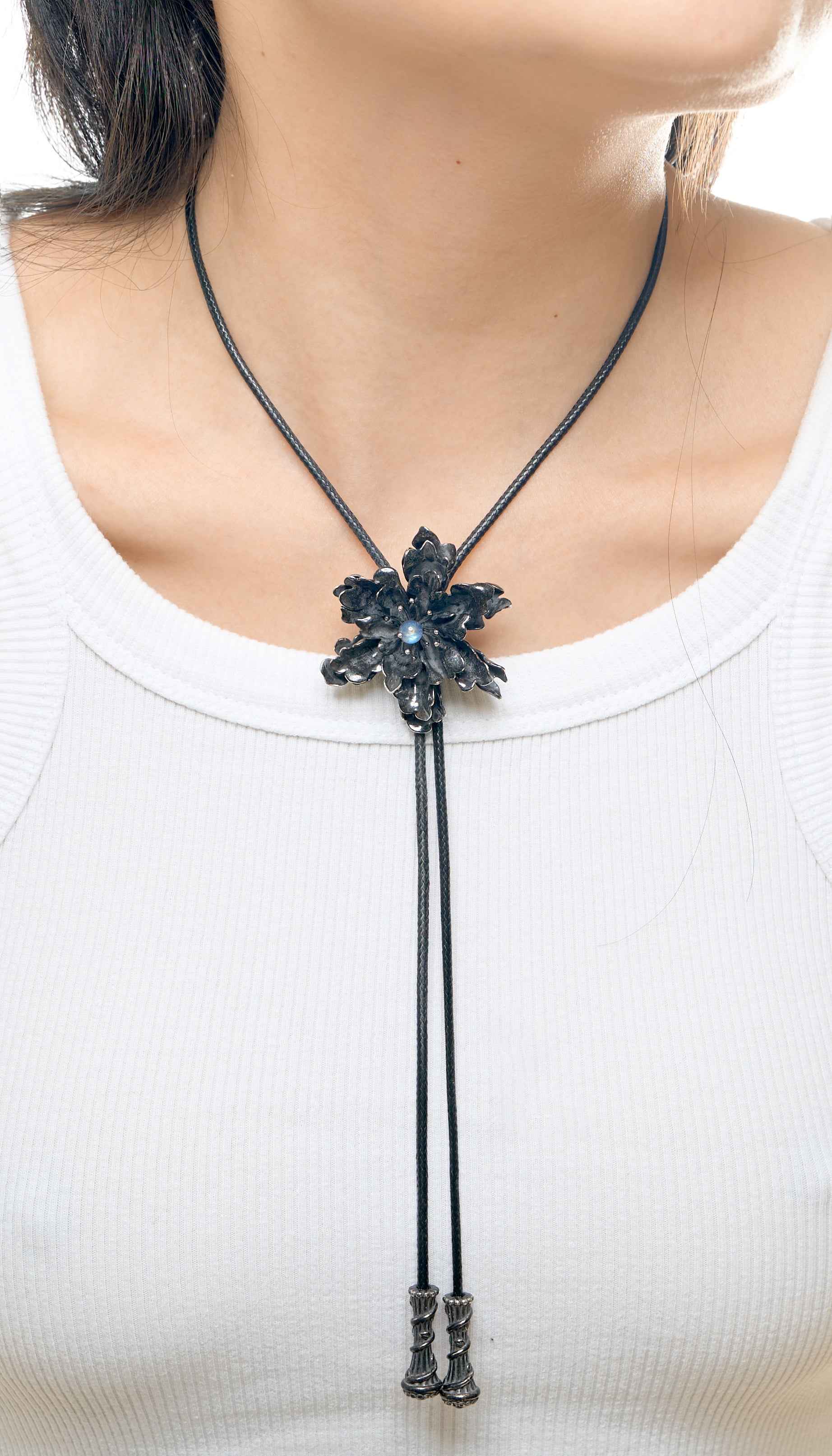 Shadow Loop Bolo Tie