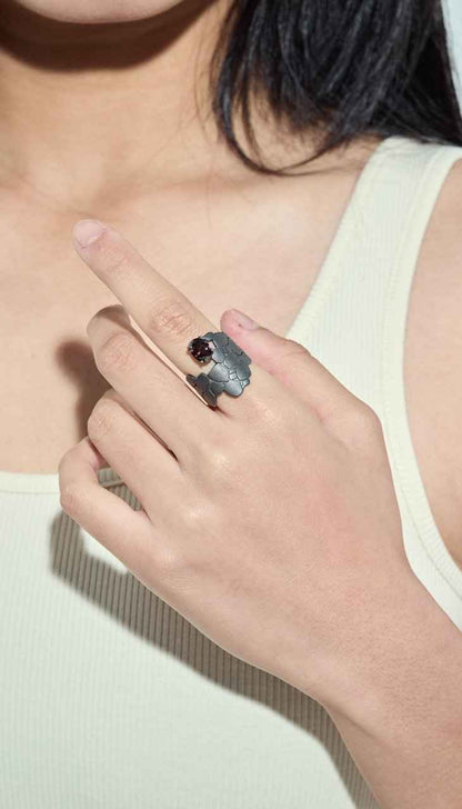 Black Crevice Stone Ring - RQ Cactus