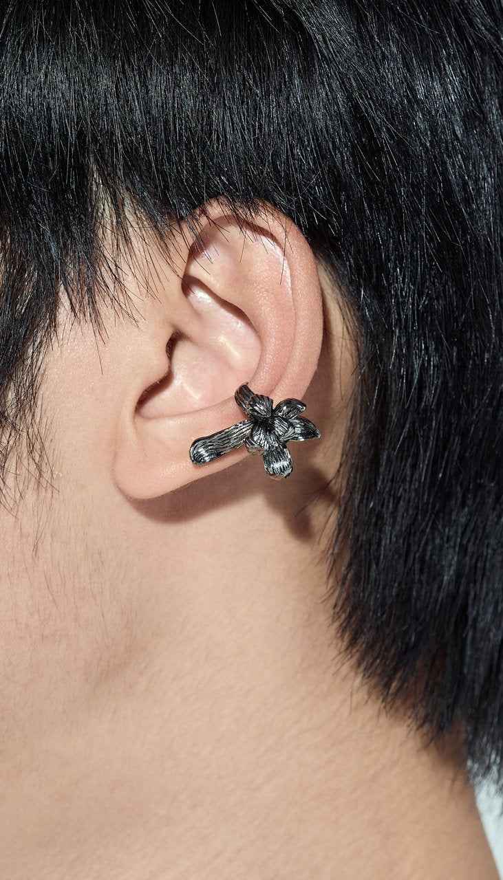 Black Magnolia Bloom Single Ear Cuff - RQ Cactus